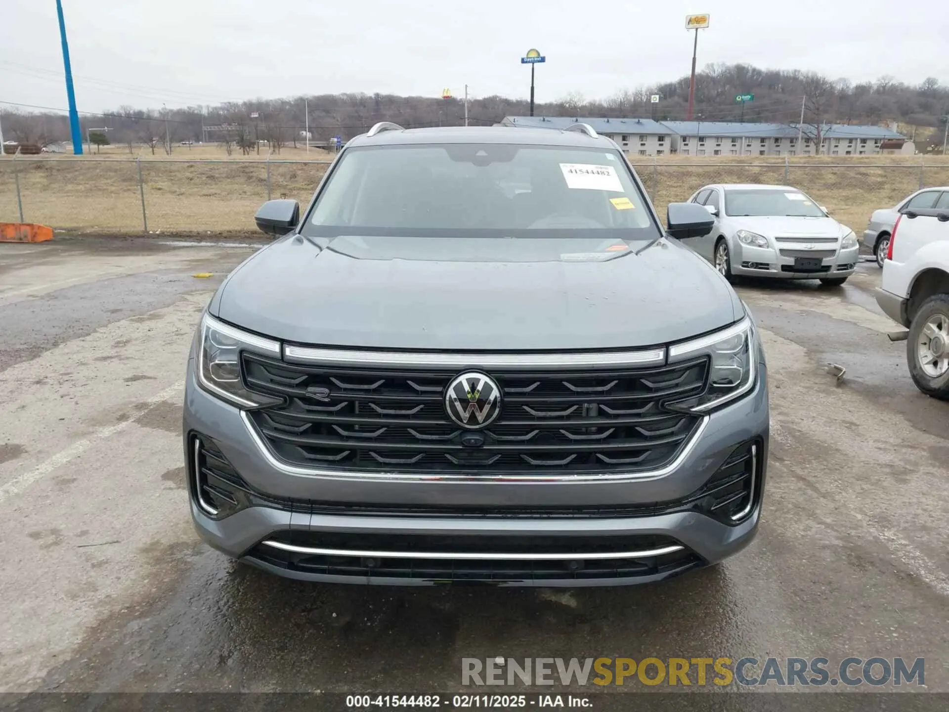 13 Photograph of a damaged car 1V2FR2CA0RC523772 VOLKSWAGEN ATLAS 2024