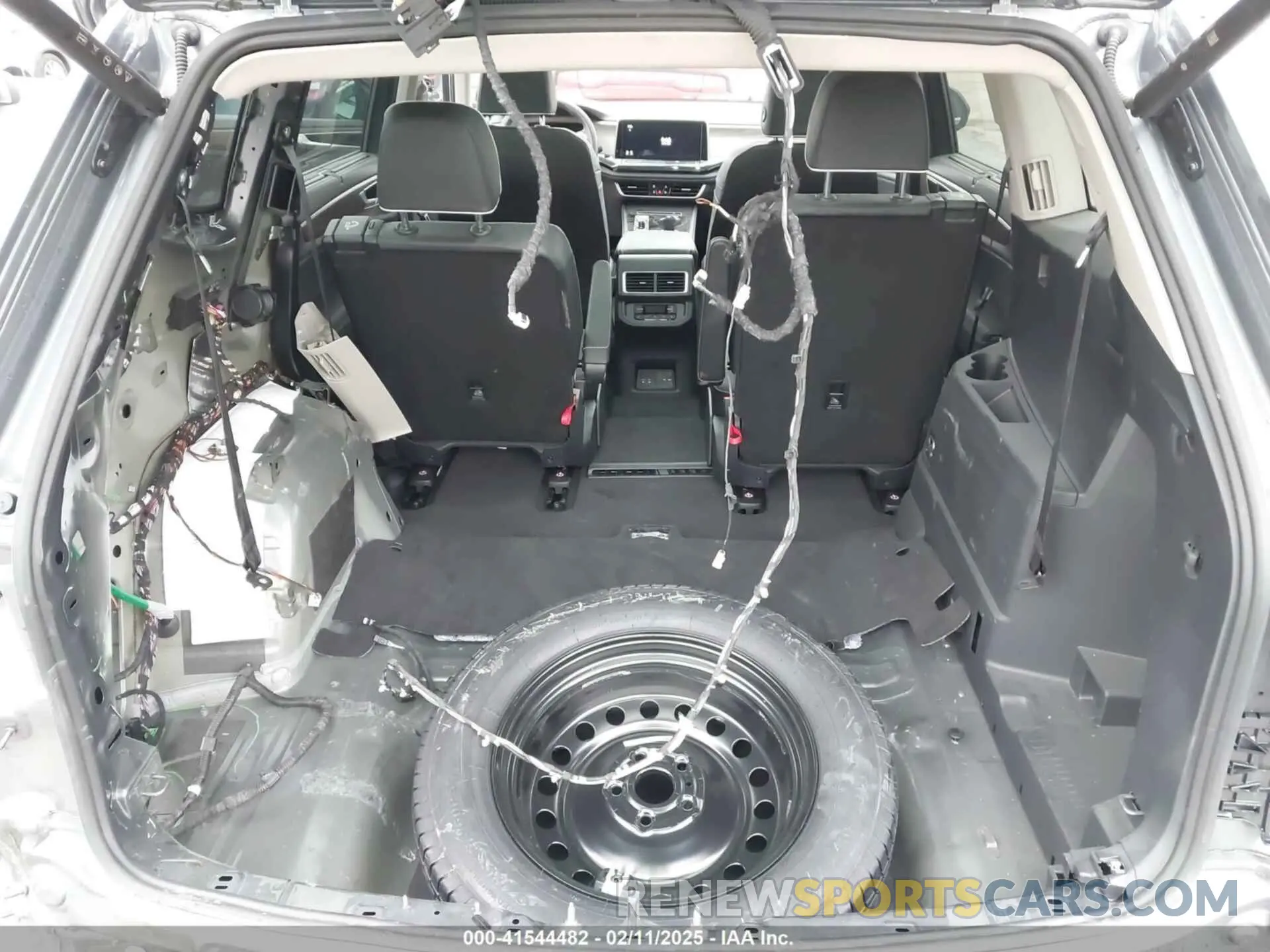 18 Photograph of a damaged car 1V2FR2CA0RC523772 VOLKSWAGEN ATLAS 2024