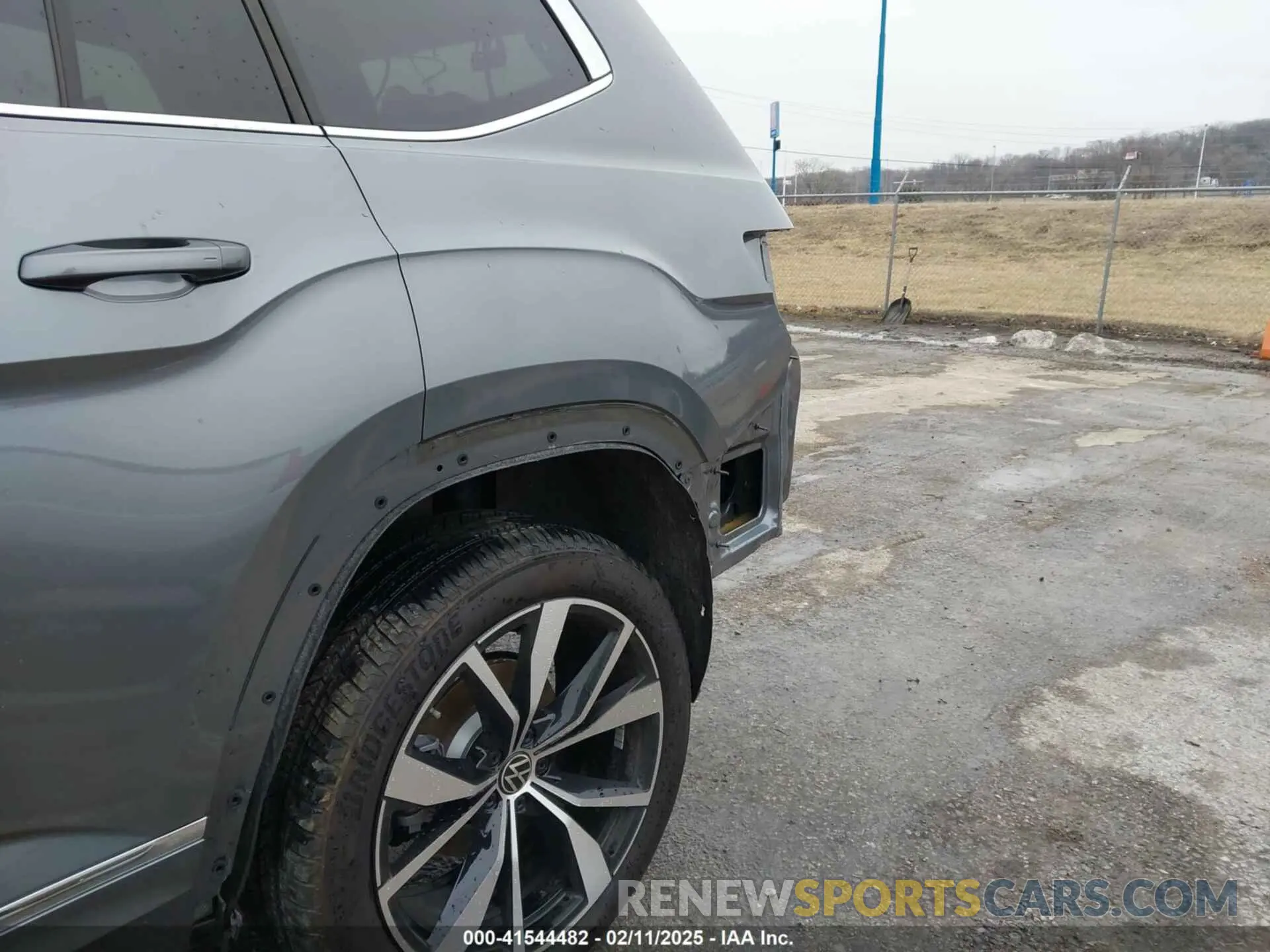 19 Photograph of a damaged car 1V2FR2CA0RC523772 VOLKSWAGEN ATLAS 2024