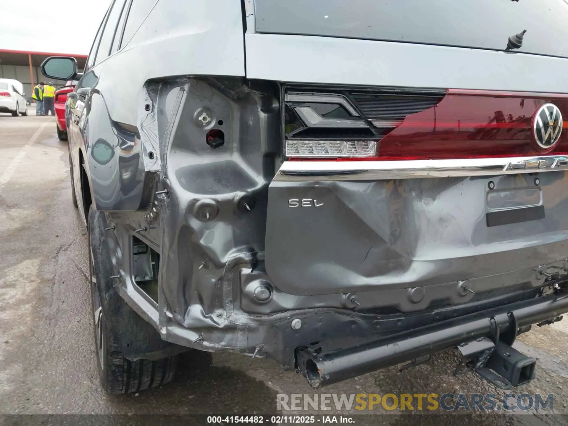6 Photograph of a damaged car 1V2FR2CA0RC523772 VOLKSWAGEN ATLAS 2024