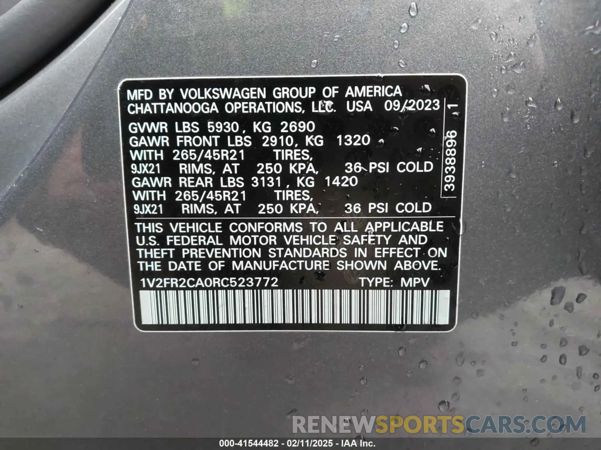 9 Photograph of a damaged car 1V2FR2CA0RC523772 VOLKSWAGEN ATLAS 2024