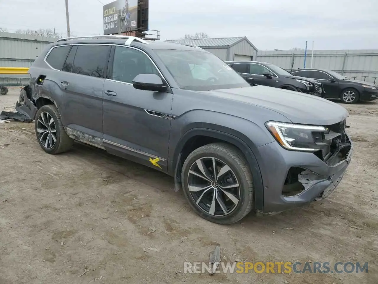 4 Photograph of a damaged car 1V2FR2CA1RC520945 VOLKSWAGEN ATLAS 2024