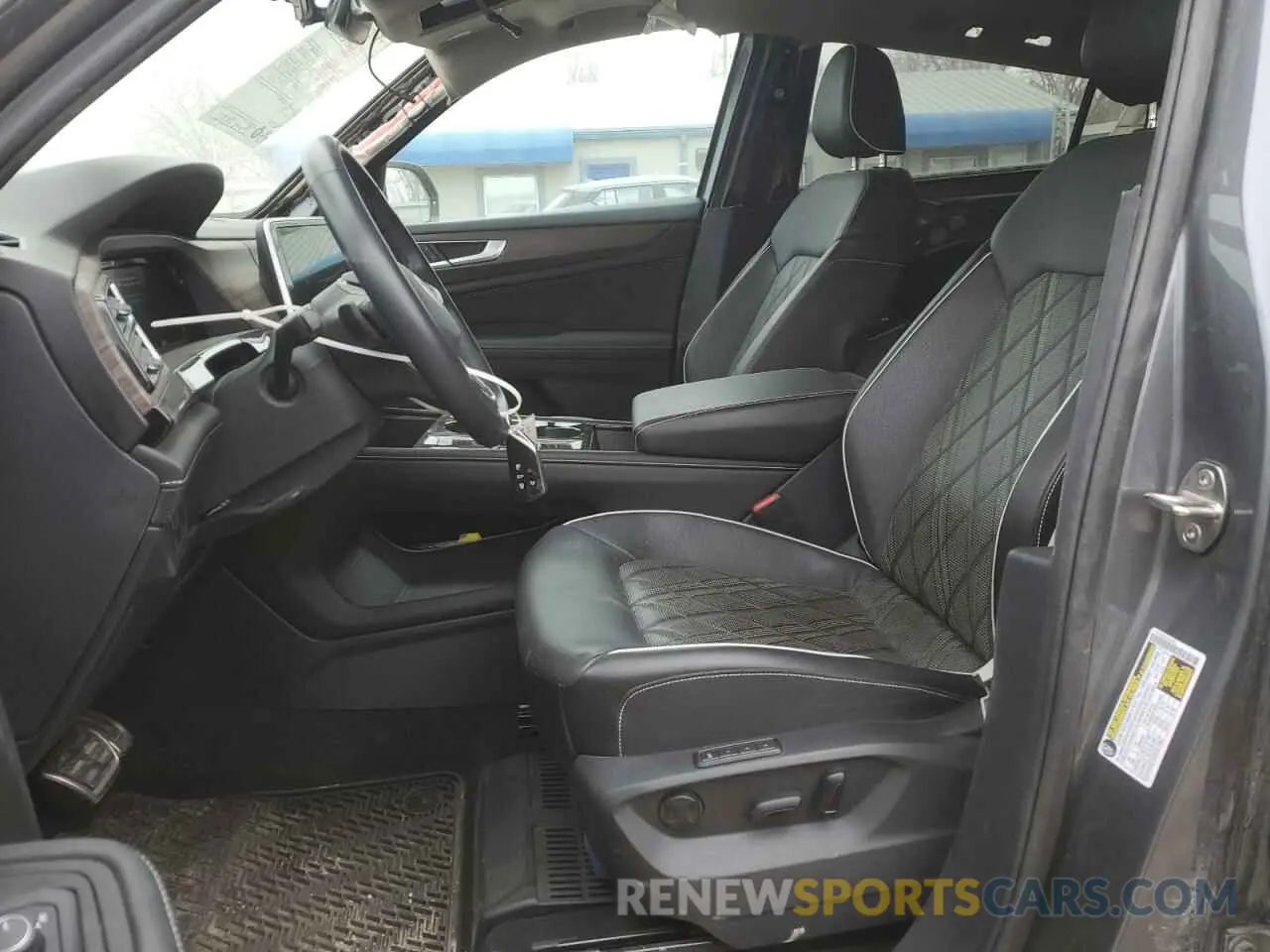 7 Photograph of a damaged car 1V2FR2CA1RC520945 VOLKSWAGEN ATLAS 2024