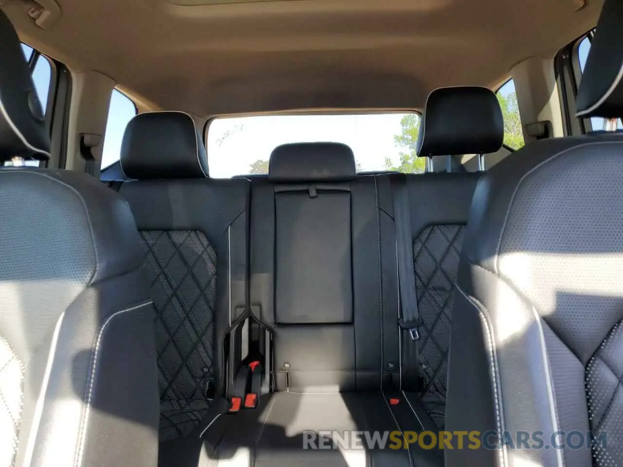 10 Photograph of a damaged car 1V2FR2CA1RC553900 VOLKSWAGEN ATLAS 2024