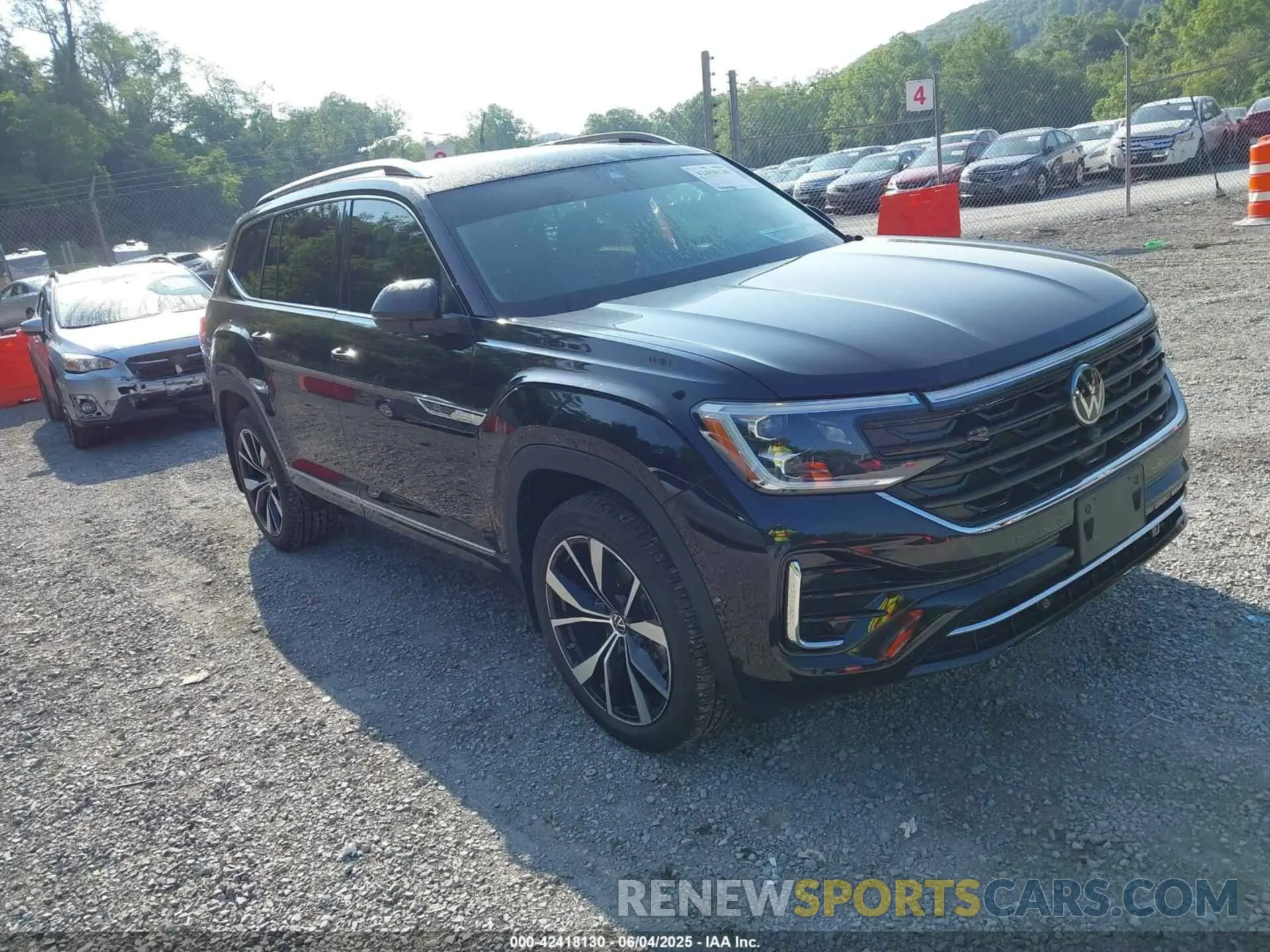 1 Photograph of a damaged car 1V2FR2CA2RC598392 VOLKSWAGEN ATLAS 2024