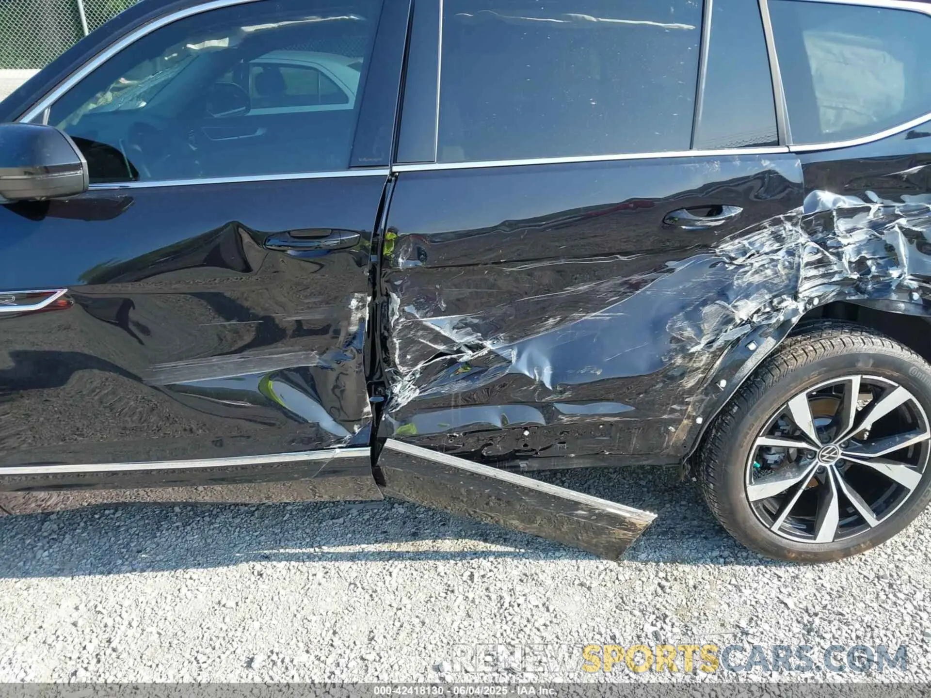 6 Photograph of a damaged car 1V2FR2CA2RC598392 VOLKSWAGEN ATLAS 2024