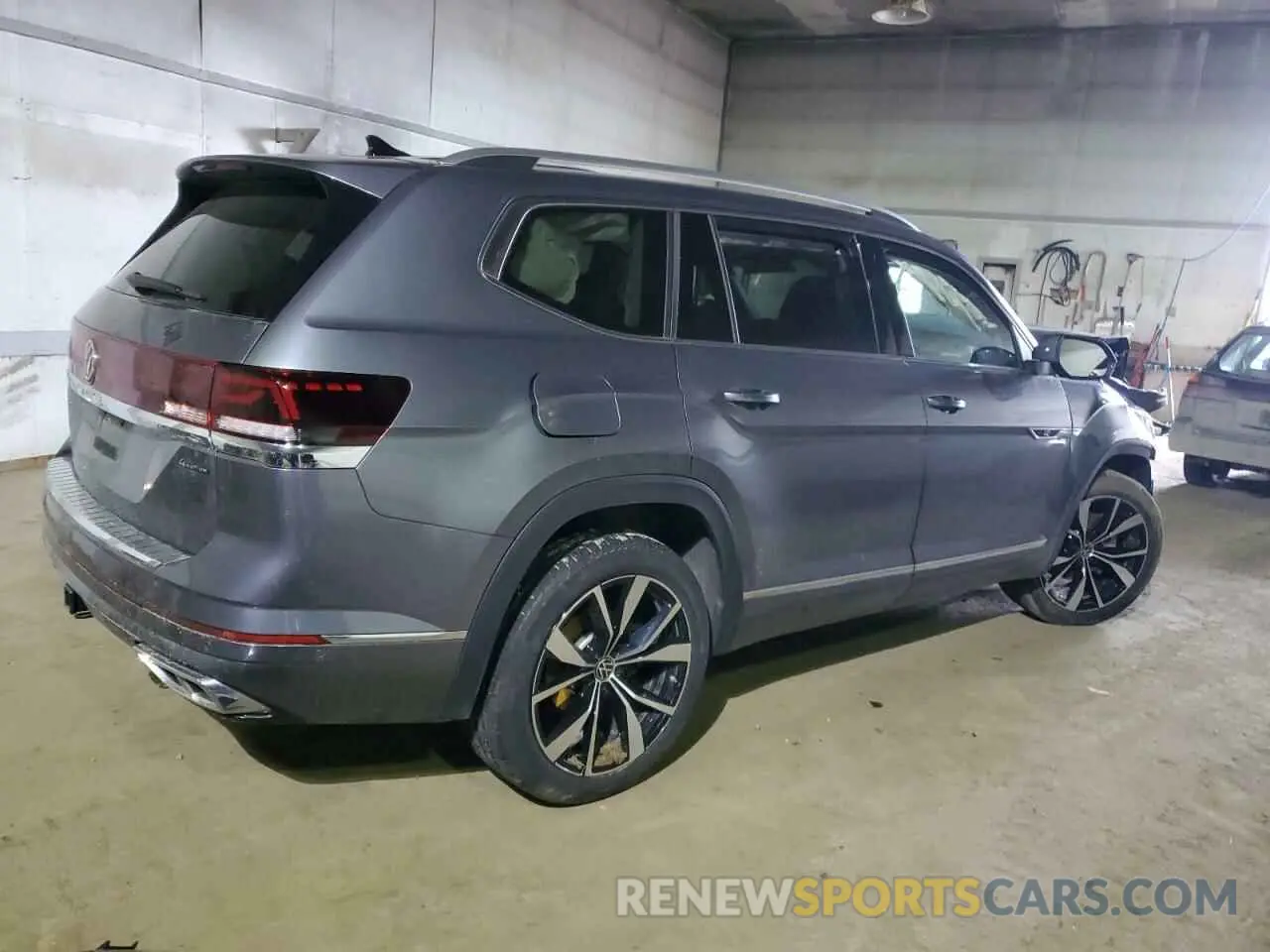 3 Photograph of a damaged car 1V2FR2CA2RC604658 VOLKSWAGEN ATLAS 2024