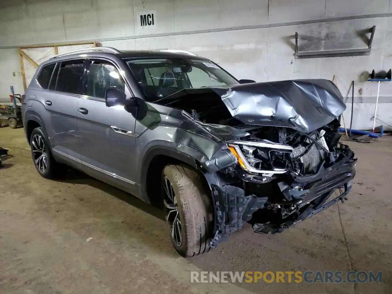 4 Photograph of a damaged car 1V2FR2CA2RC604658 VOLKSWAGEN ATLAS 2024