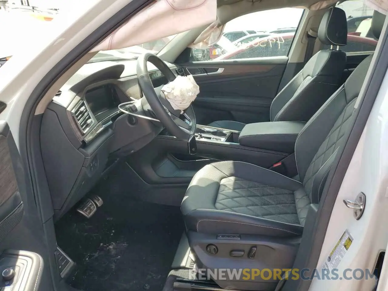 7 Photograph of a damaged car 1V2FR2CA5RC541216 VOLKSWAGEN ATLAS 2024