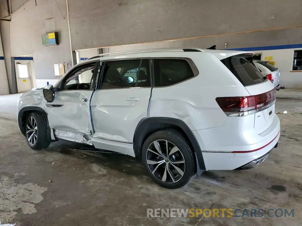 2 Photograph of a damaged car 1V2FR2CA5RC560610 VOLKSWAGEN ATLAS 2024