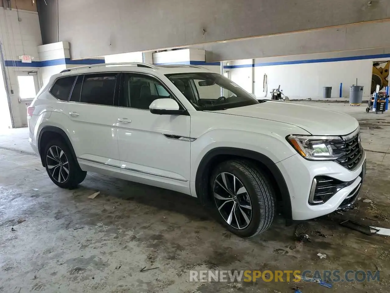 4 Photograph of a damaged car 1V2FR2CA5RC560610 VOLKSWAGEN ATLAS 2024