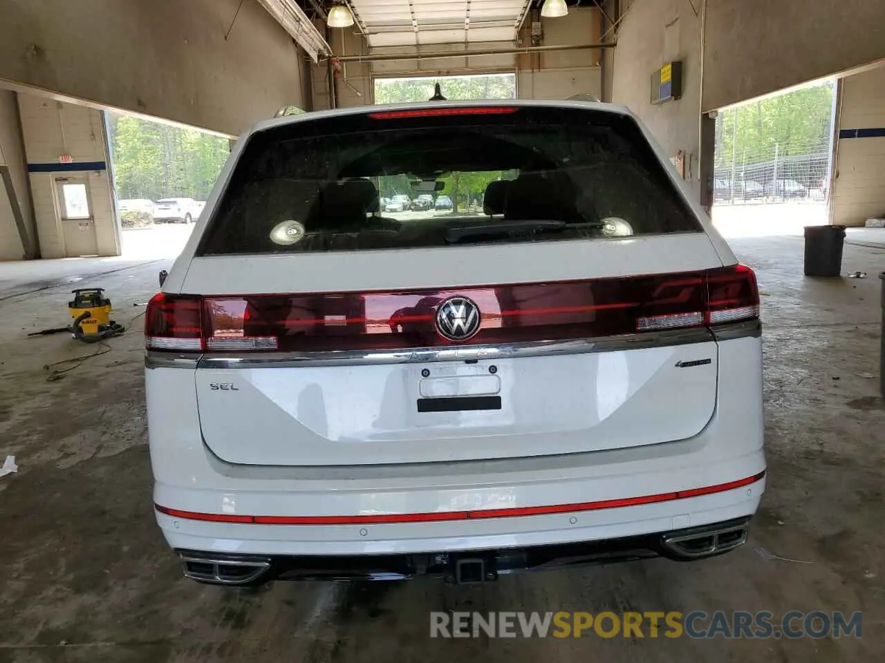 6 Photograph of a damaged car 1V2FR2CA5RC560610 VOLKSWAGEN ATLAS 2024