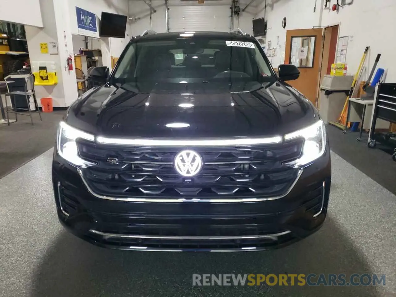 5 Photograph of a damaged car 1V2FR2CA6RC520892 VOLKSWAGEN ATLAS 2024