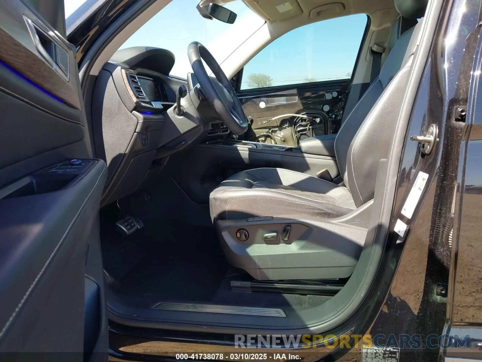 5 Photograph of a damaged car 1V2FR2CA6RC522304 VOLKSWAGEN ATLAS 2024