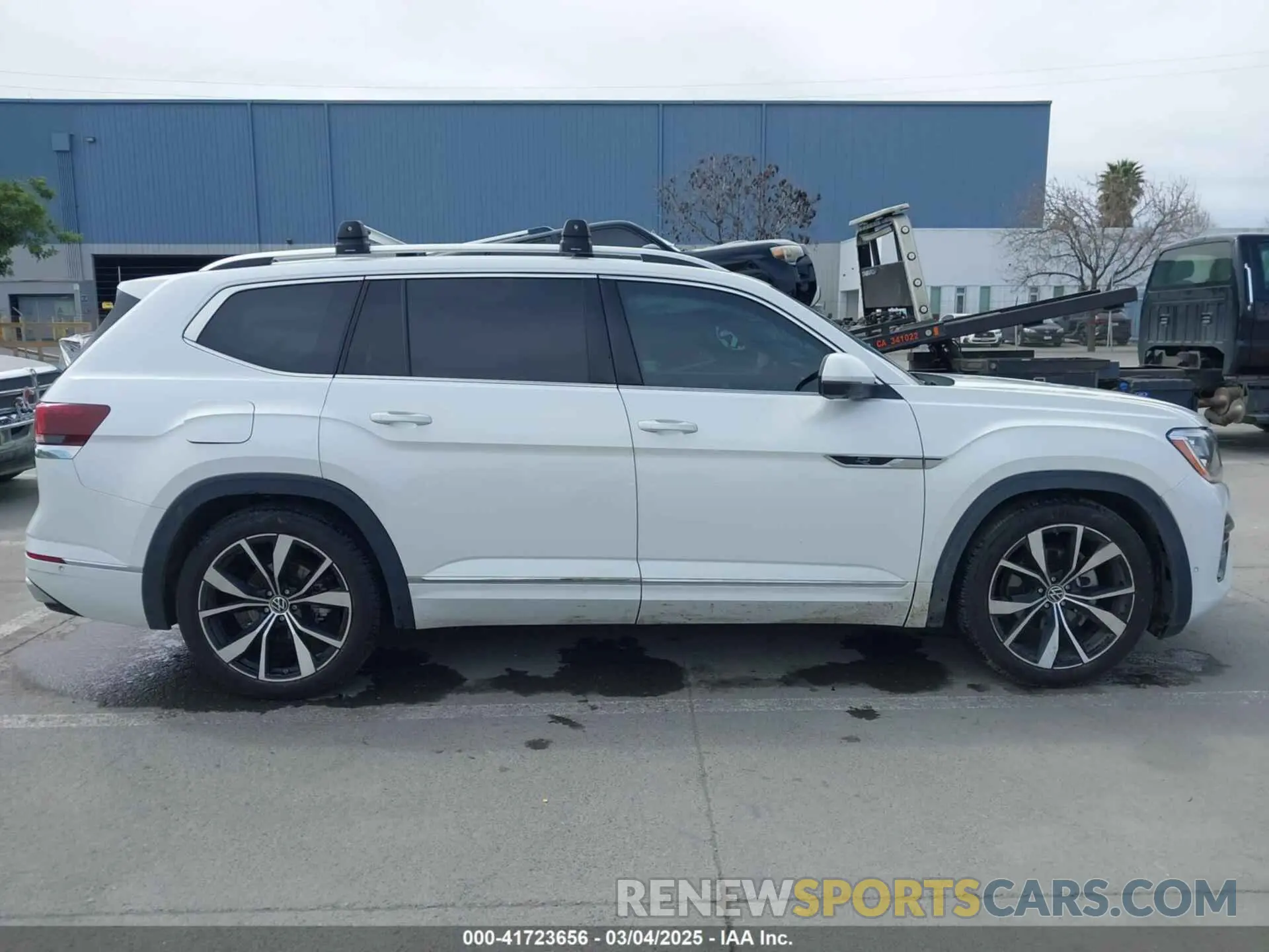 14 Photograph of a damaged car 1V2FR2CA6RC547798 VOLKSWAGEN ATLAS 2024