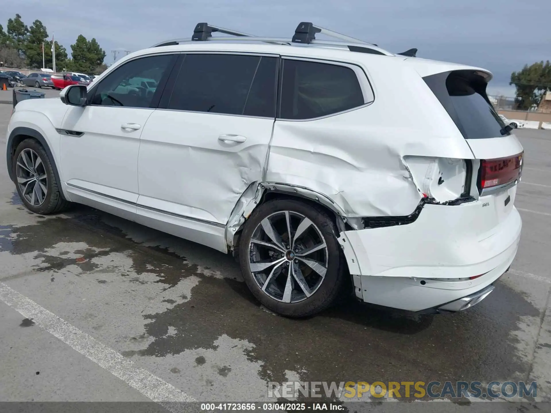 3 Photograph of a damaged car 1V2FR2CA6RC547798 VOLKSWAGEN ATLAS 2024