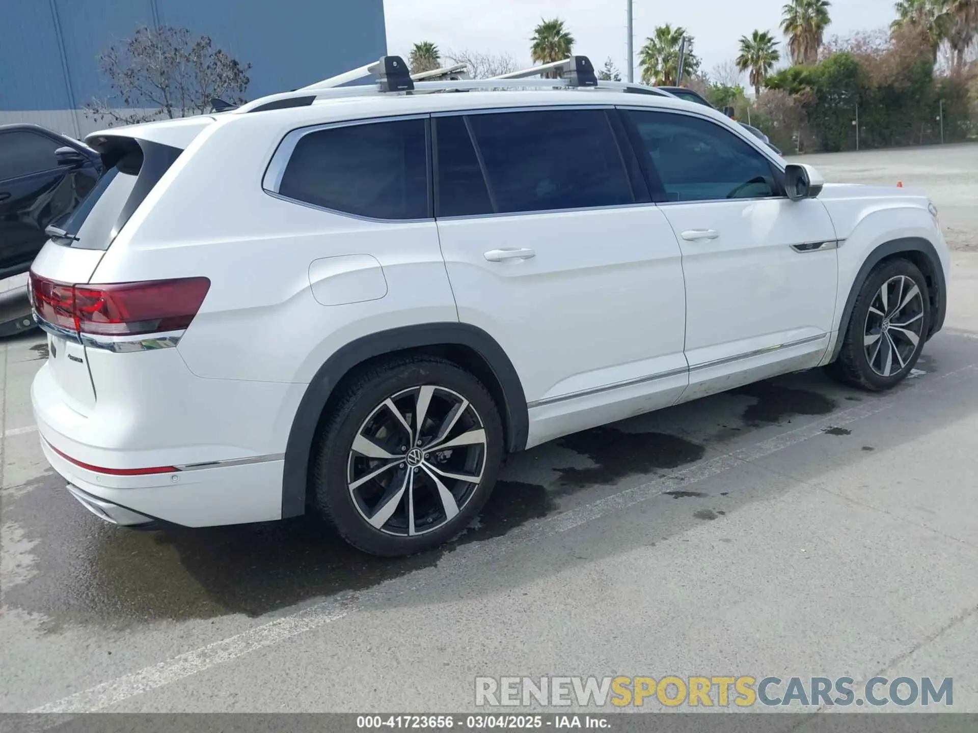 4 Photograph of a damaged car 1V2FR2CA6RC547798 VOLKSWAGEN ATLAS 2024