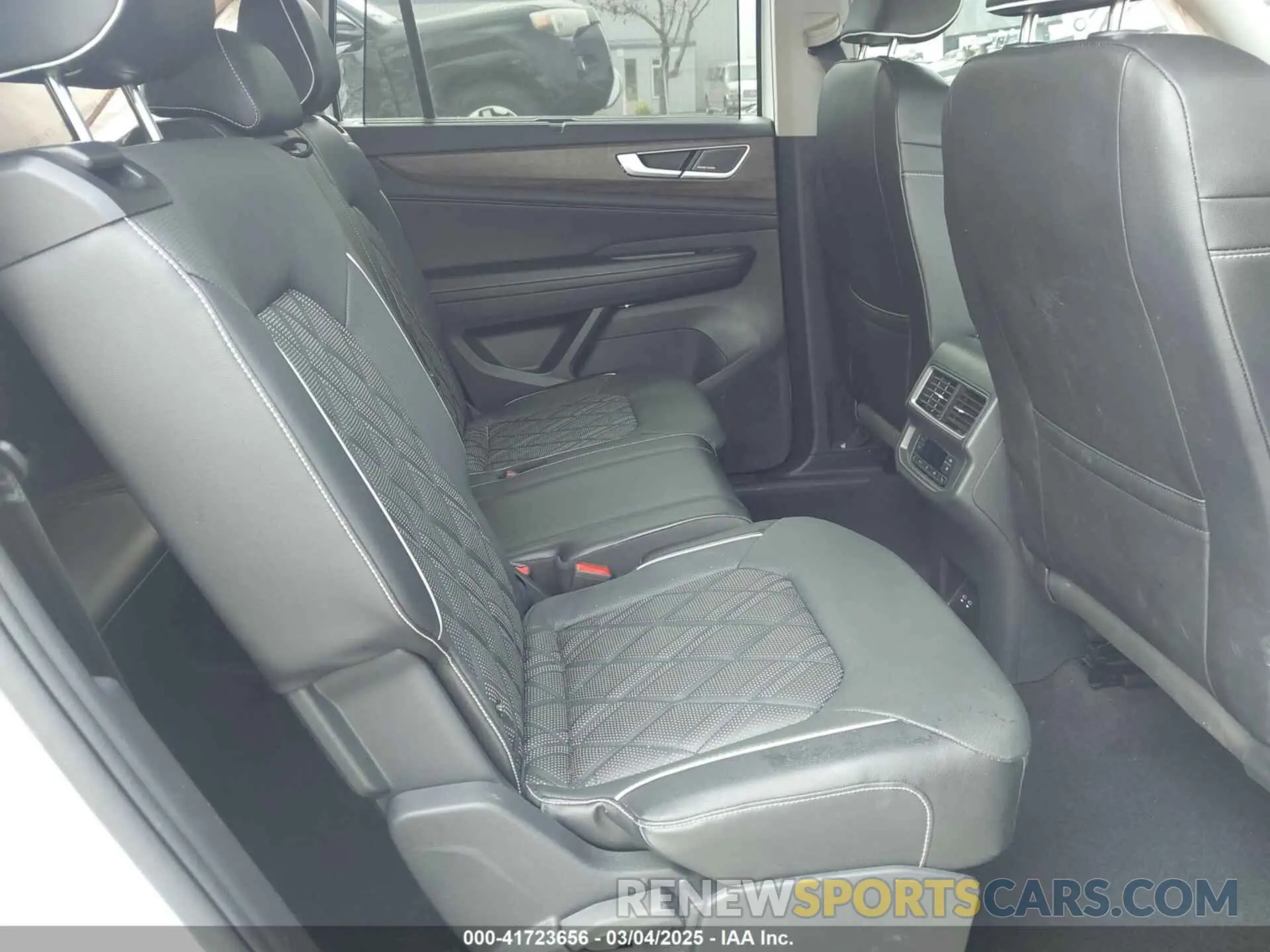 8 Photograph of a damaged car 1V2FR2CA6RC547798 VOLKSWAGEN ATLAS 2024