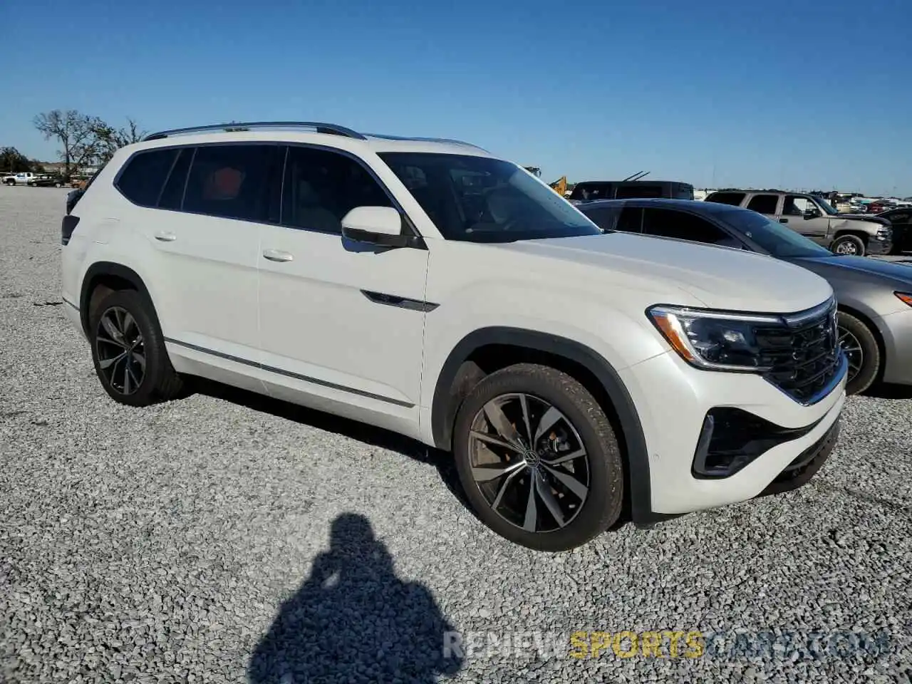 4 Photograph of a damaged car 1V2FR2CA6RC552578 VOLKSWAGEN ATLAS 2024