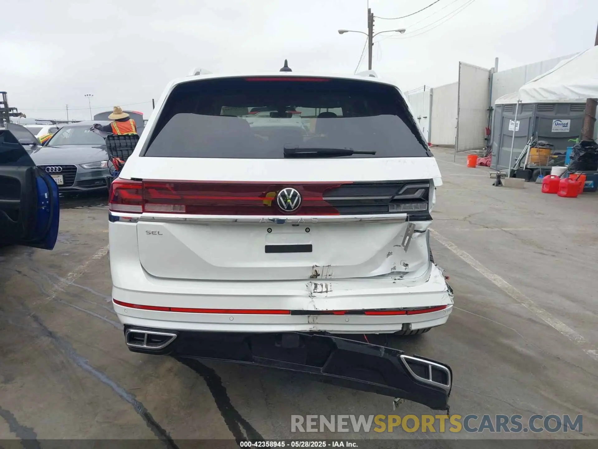 16 Photograph of a damaged car 1V2FR2CA7RC543176 VOLKSWAGEN ATLAS 2024