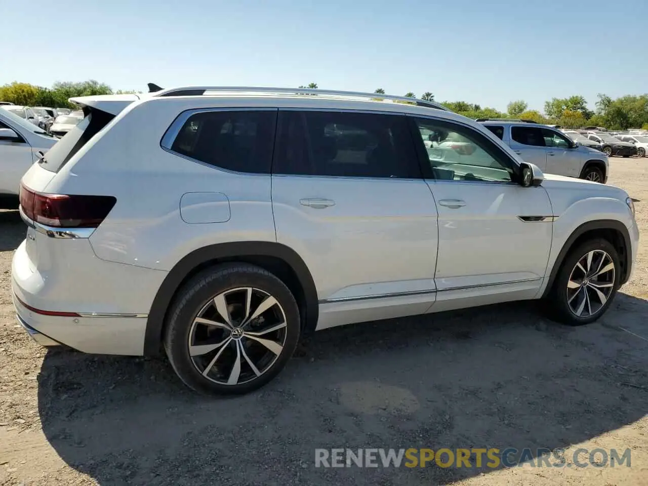 3 Photograph of a damaged car 1V2FR2CA8RC516391 VOLKSWAGEN ATLAS 2024