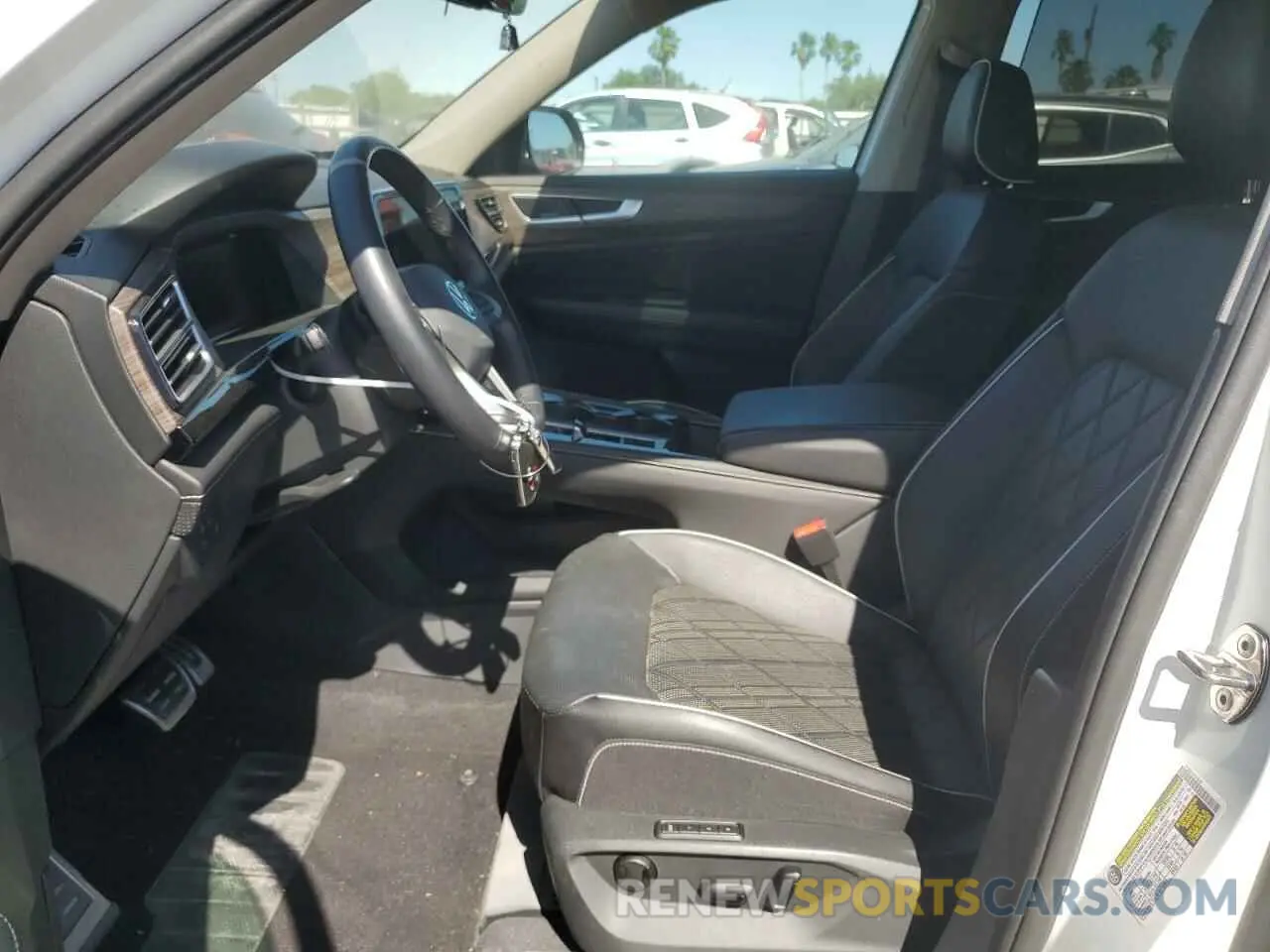 7 Photograph of a damaged car 1V2FR2CA8RC516391 VOLKSWAGEN ATLAS 2024