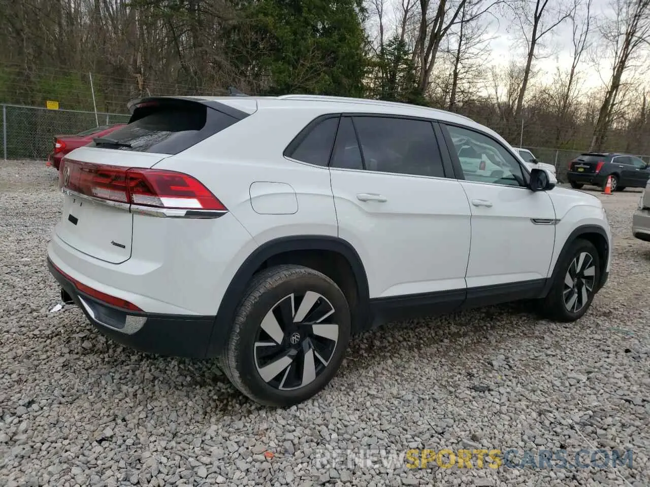 3 Photograph of a damaged car 1V2HE2CA0RC249171 VOLKSWAGEN ATLAS 2024