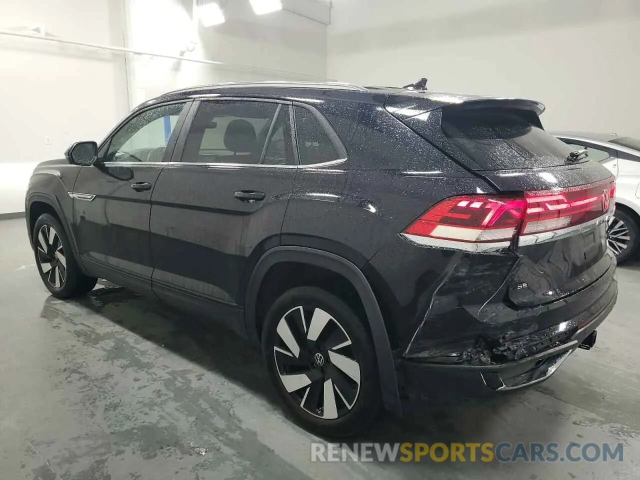 2 Photograph of a damaged car 1V2HE2CA2RC231772 VOLKSWAGEN ATLAS 2024