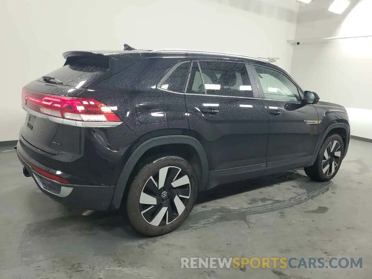 3 Photograph of a damaged car 1V2HE2CA2RC231772 VOLKSWAGEN ATLAS 2024