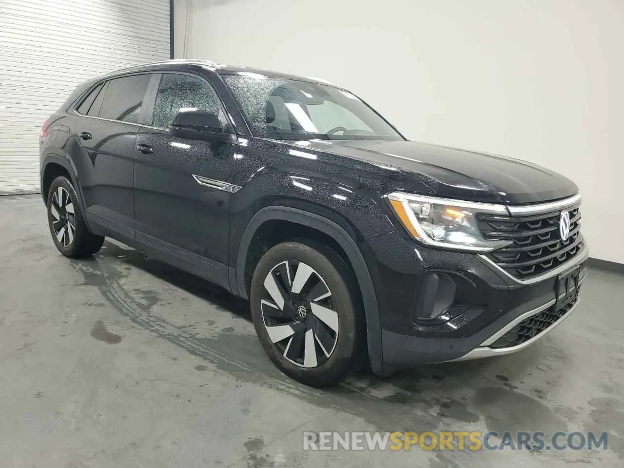 4 Photograph of a damaged car 1V2HE2CA2RC231772 VOLKSWAGEN ATLAS 2024
