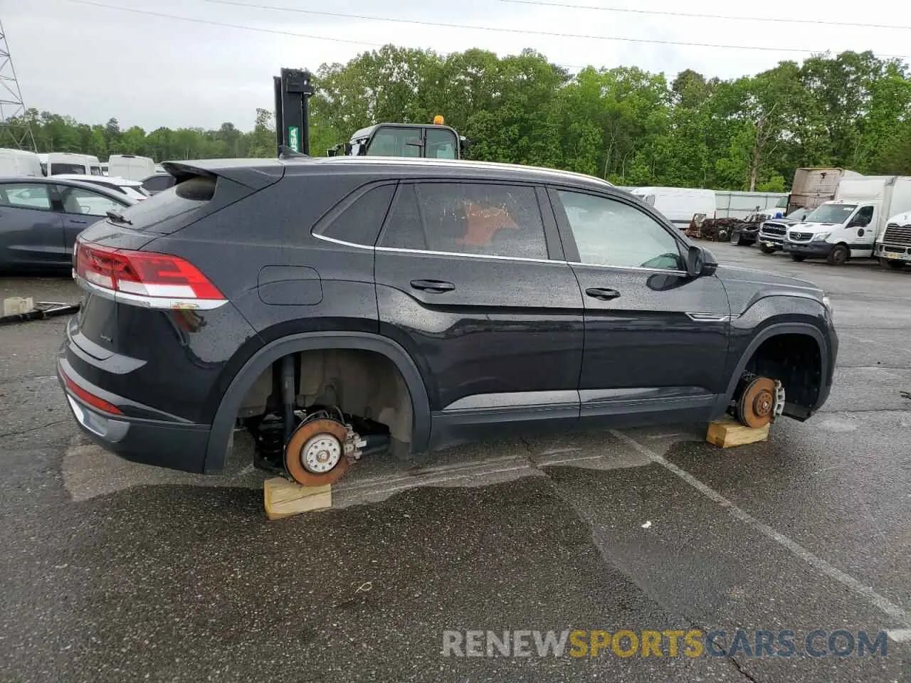 3 Photograph of a damaged car 1V2HE2CA4RC218960 VOLKSWAGEN ATLAS 2024