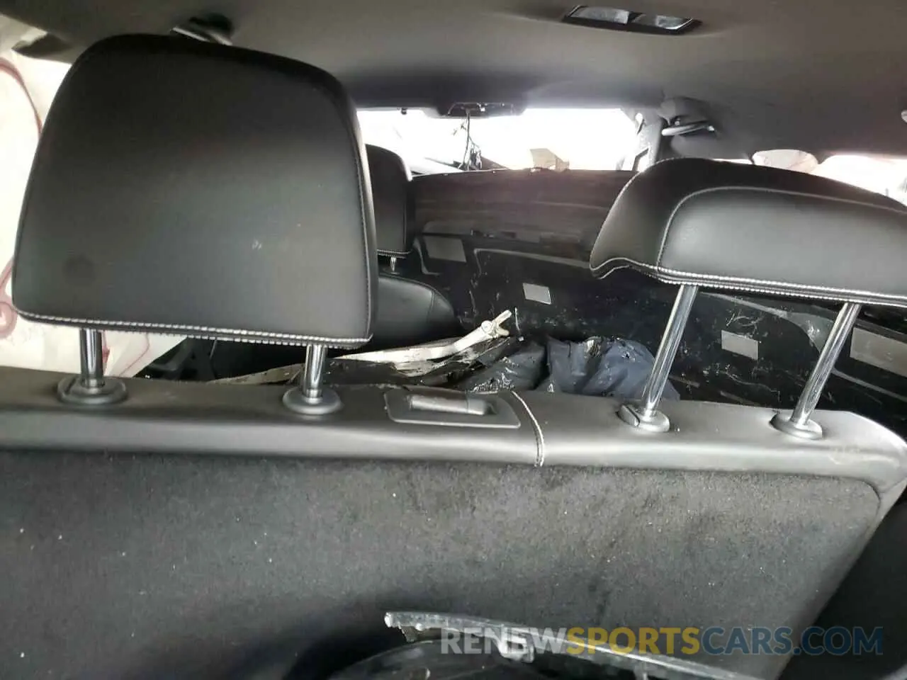 8 Photograph of a damaged car 1V2HE2CA4RC219526 VOLKSWAGEN ATLAS 2024