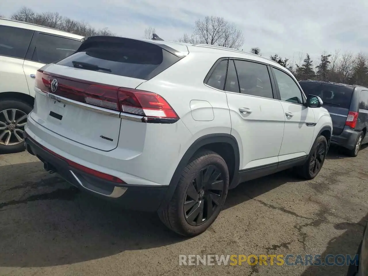 3 Photograph of a damaged car 1V2HE2CA8RC221103 VOLKSWAGEN ATLAS 2024