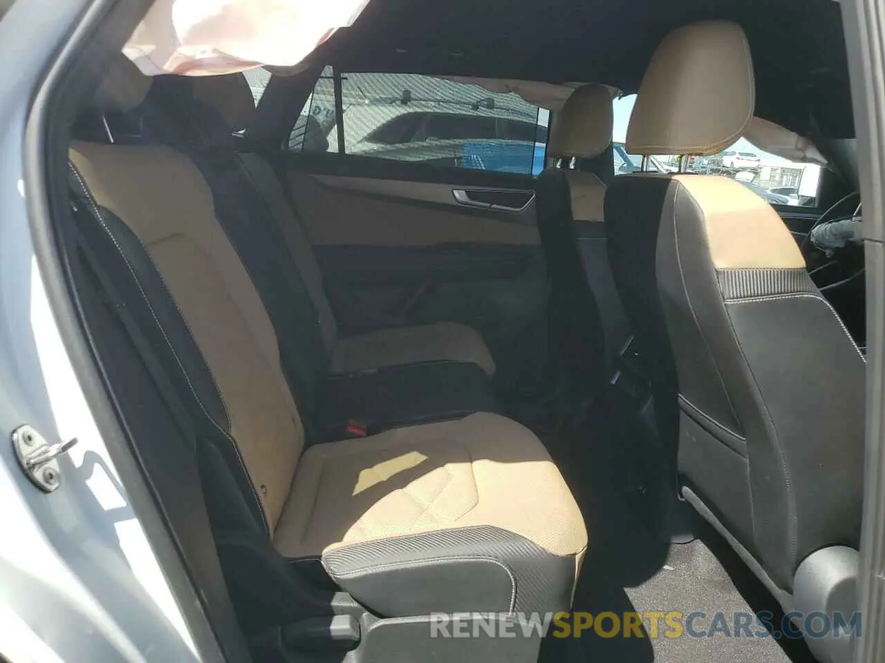 11 Photograph of a damaged car 1V2HE2CA9RC209090 VOLKSWAGEN ATLAS 2024