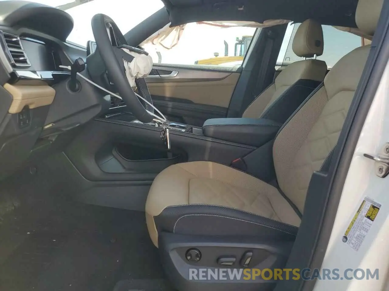 7 Photograph of a damaged car 1V2HE2CA9RC209090 VOLKSWAGEN ATLAS 2024