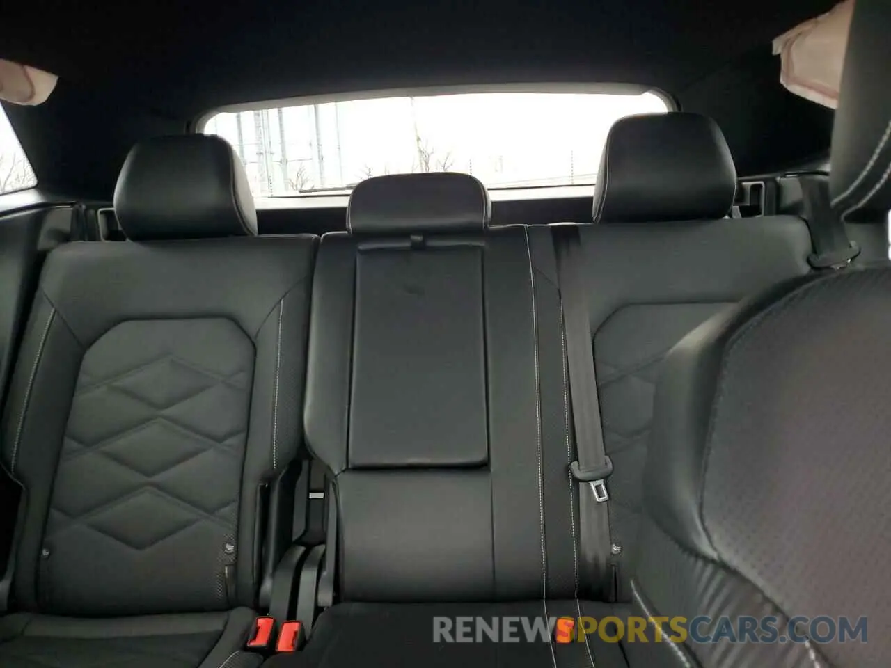10 Photograph of a damaged car 1V2HE2CA9RC215939 VOLKSWAGEN ATLAS 2024