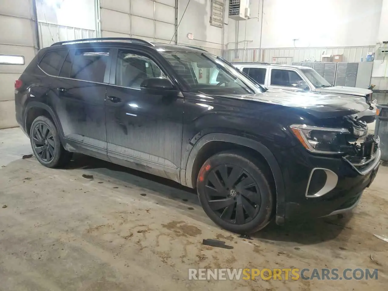 4 Photograph of a damaged car 1V2HR2CA0RC598335 VOLKSWAGEN ATLAS 2024