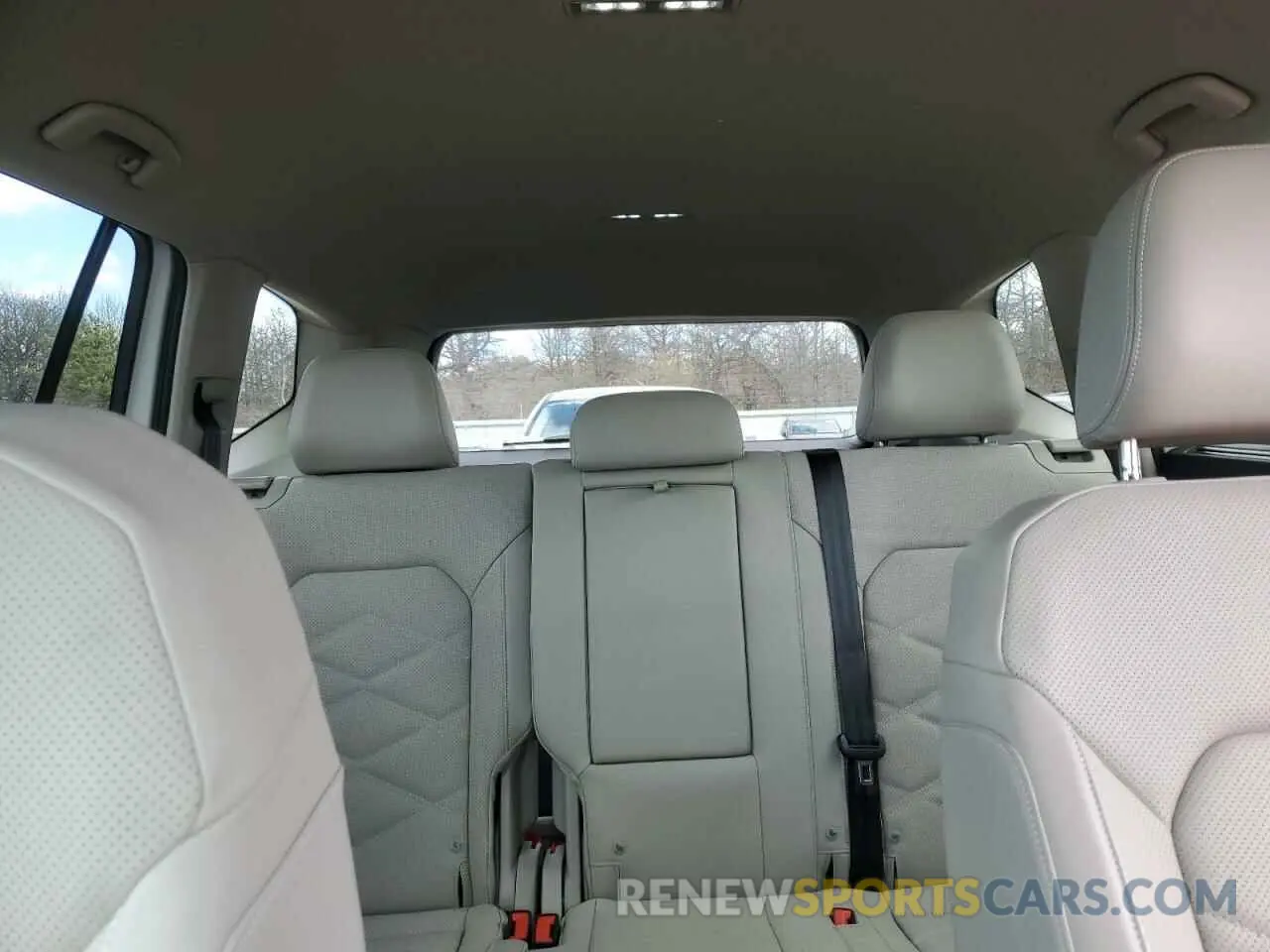10 Photograph of a damaged car 1V2HR2CA0RC607843 VOLKSWAGEN ATLAS 2024