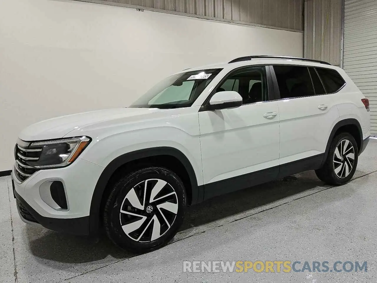 1 Photograph of a damaged car 1V2HR2CA1RC546860 VOLKSWAGEN ATLAS 2024