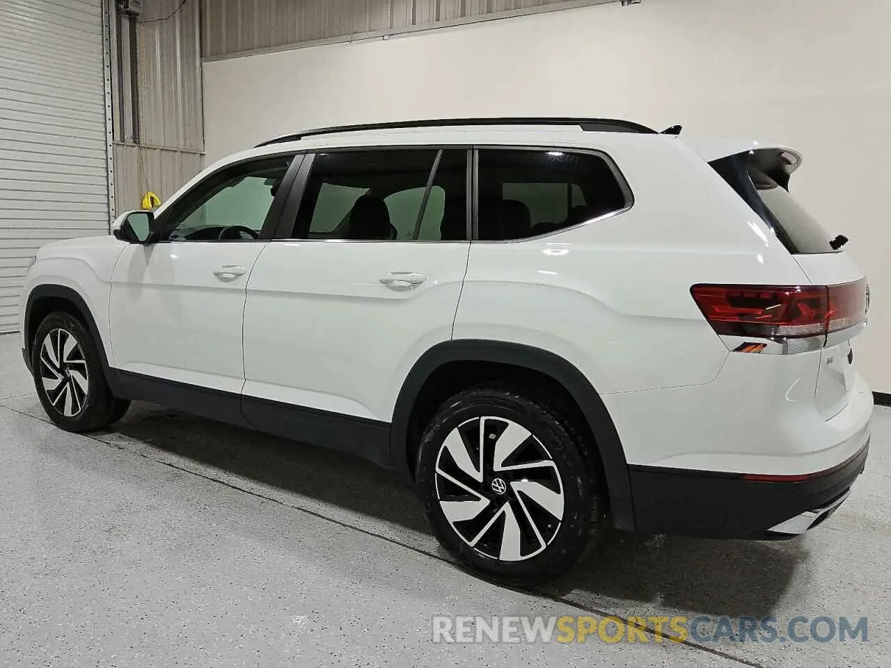 2 Photograph of a damaged car 1V2HR2CA1RC546860 VOLKSWAGEN ATLAS 2024