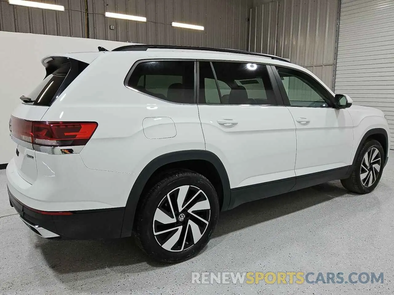 3 Photograph of a damaged car 1V2HR2CA1RC546860 VOLKSWAGEN ATLAS 2024