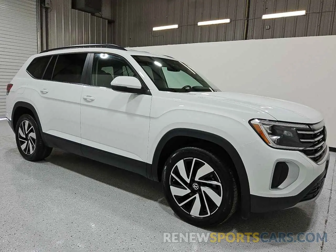4 Photograph of a damaged car 1V2HR2CA1RC546860 VOLKSWAGEN ATLAS 2024