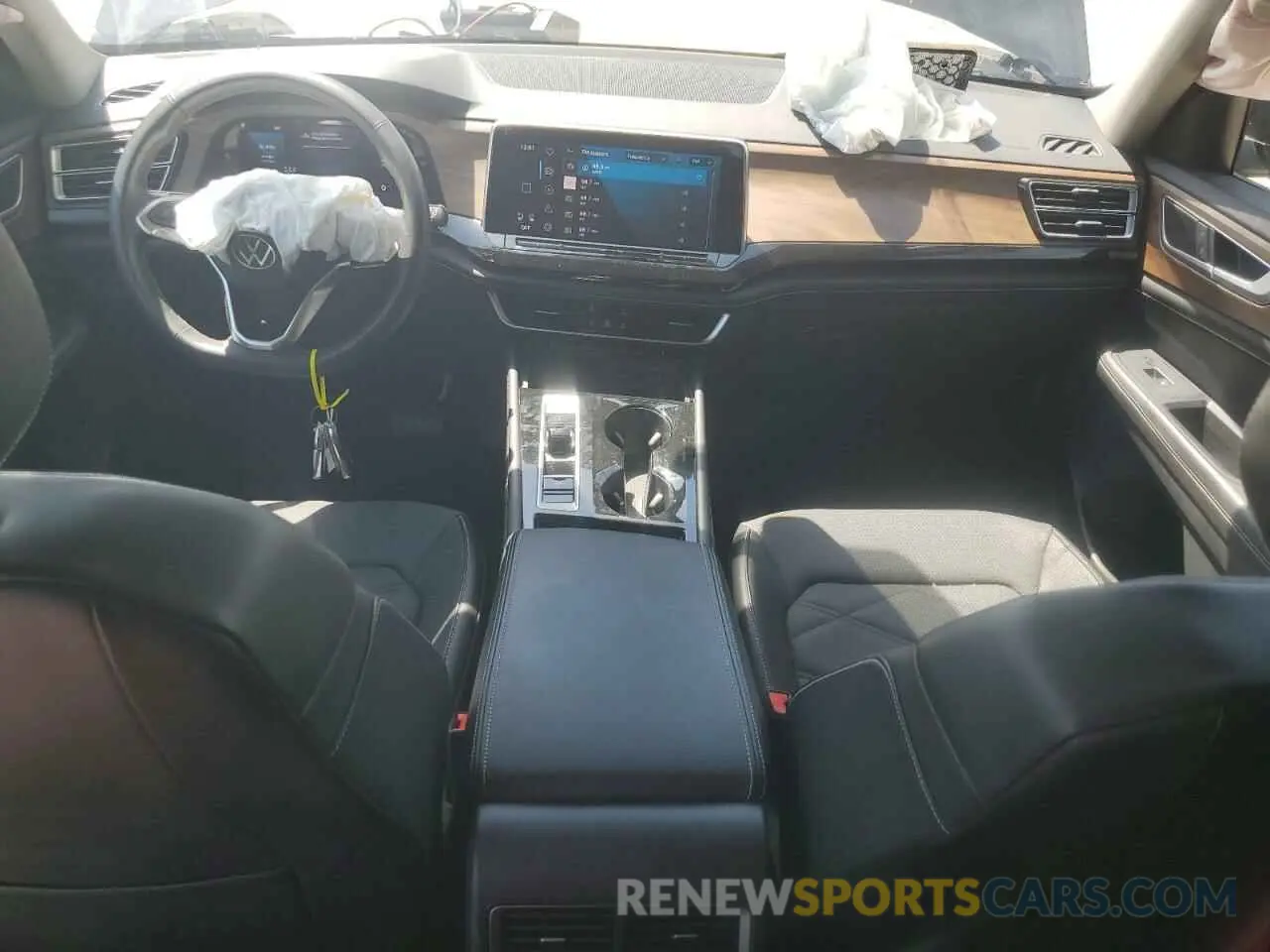 8 Photograph of a damaged car 1V2HR2CA1RC565781 VOLKSWAGEN ATLAS 2024