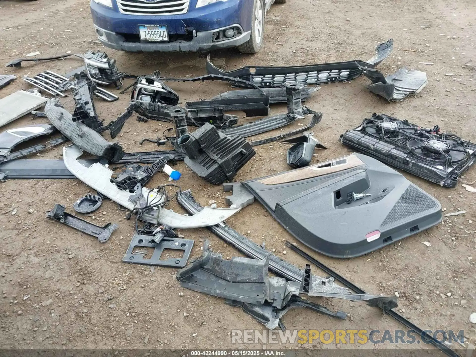 21 Photograph of a damaged car 1V2HR2CA1RC623002 VOLKSWAGEN ATLAS 2024