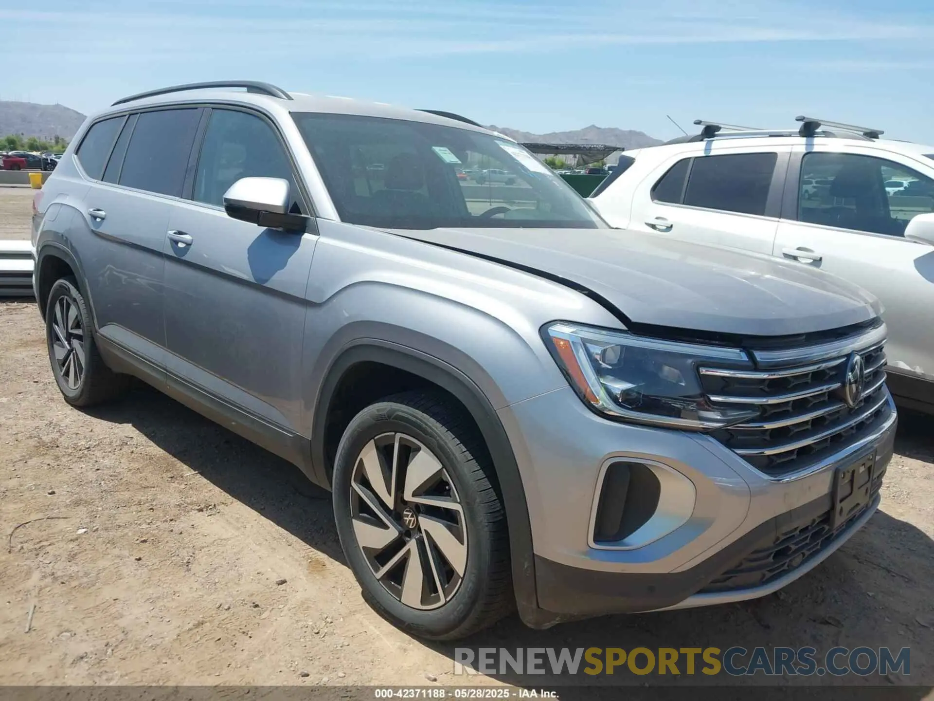 1 Photograph of a damaged car 1V2HR2CA2RC568429 VOLKSWAGEN ATLAS 2024
