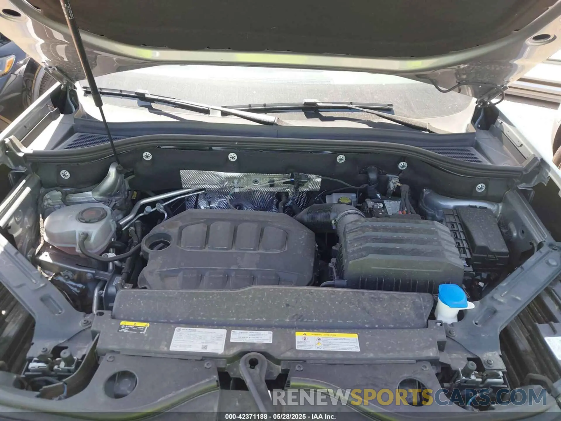 10 Photograph of a damaged car 1V2HR2CA2RC568429 VOLKSWAGEN ATLAS 2024