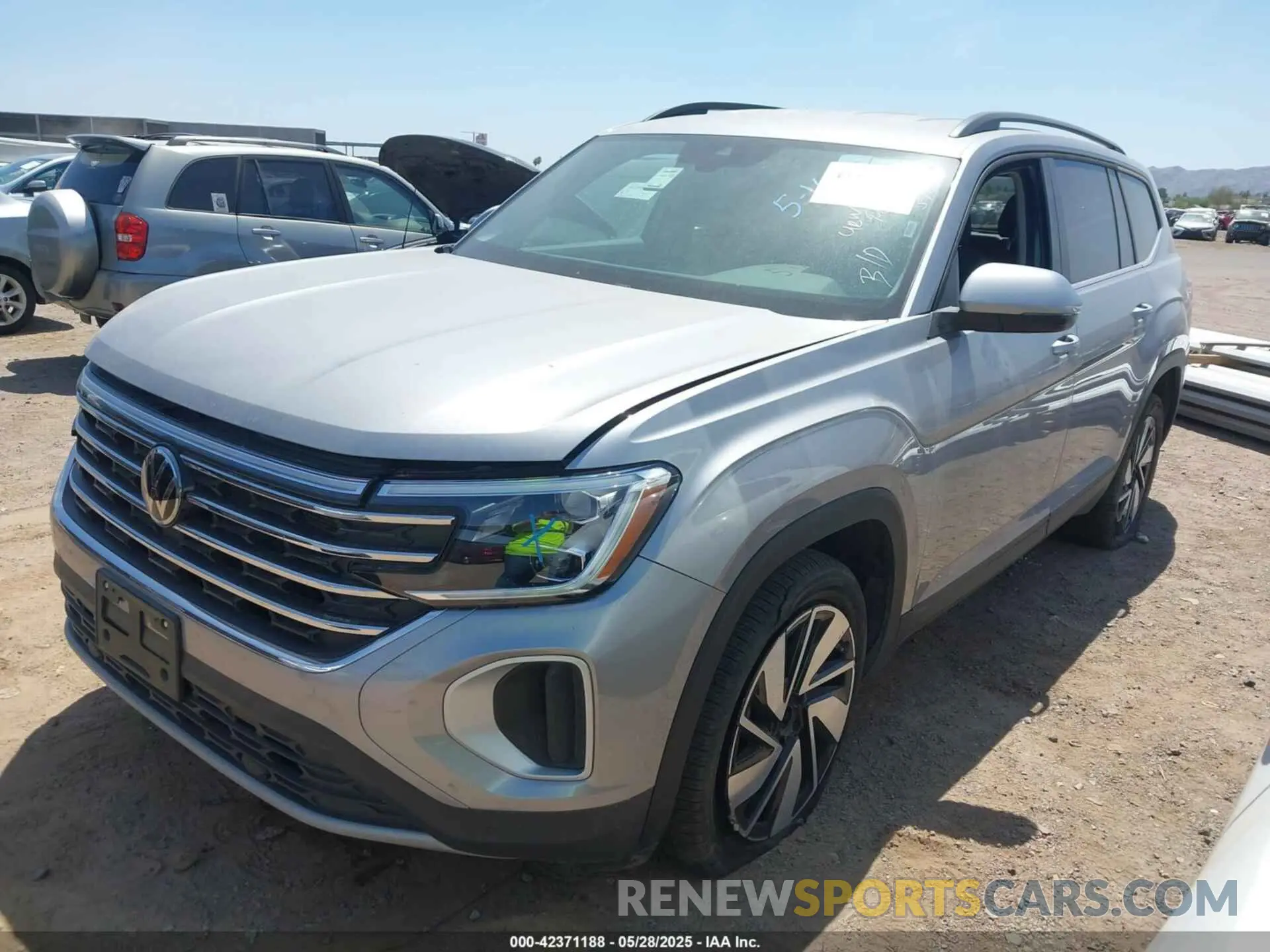 2 Photograph of a damaged car 1V2HR2CA2RC568429 VOLKSWAGEN ATLAS 2024
