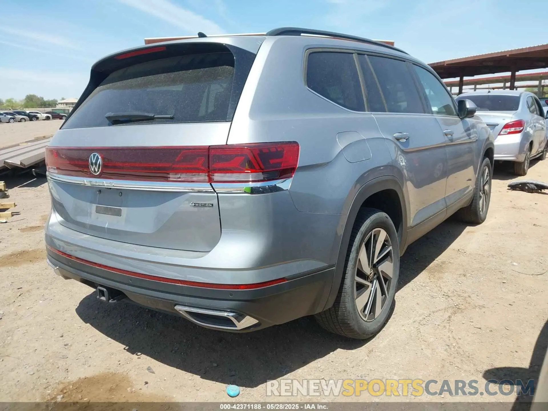 4 Photograph of a damaged car 1V2HR2CA2RC568429 VOLKSWAGEN ATLAS 2024