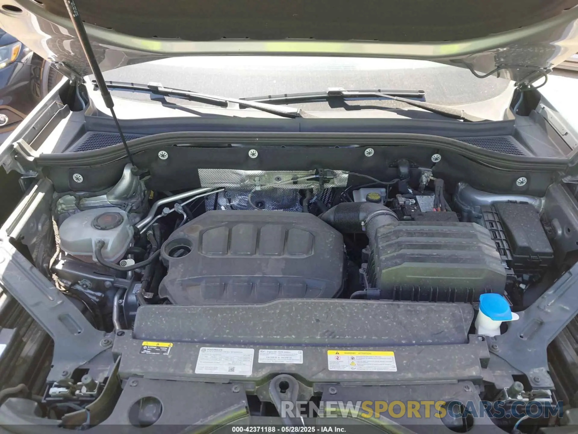6 Photograph of a damaged car 1V2HR2CA2RC568429 VOLKSWAGEN ATLAS 2024
