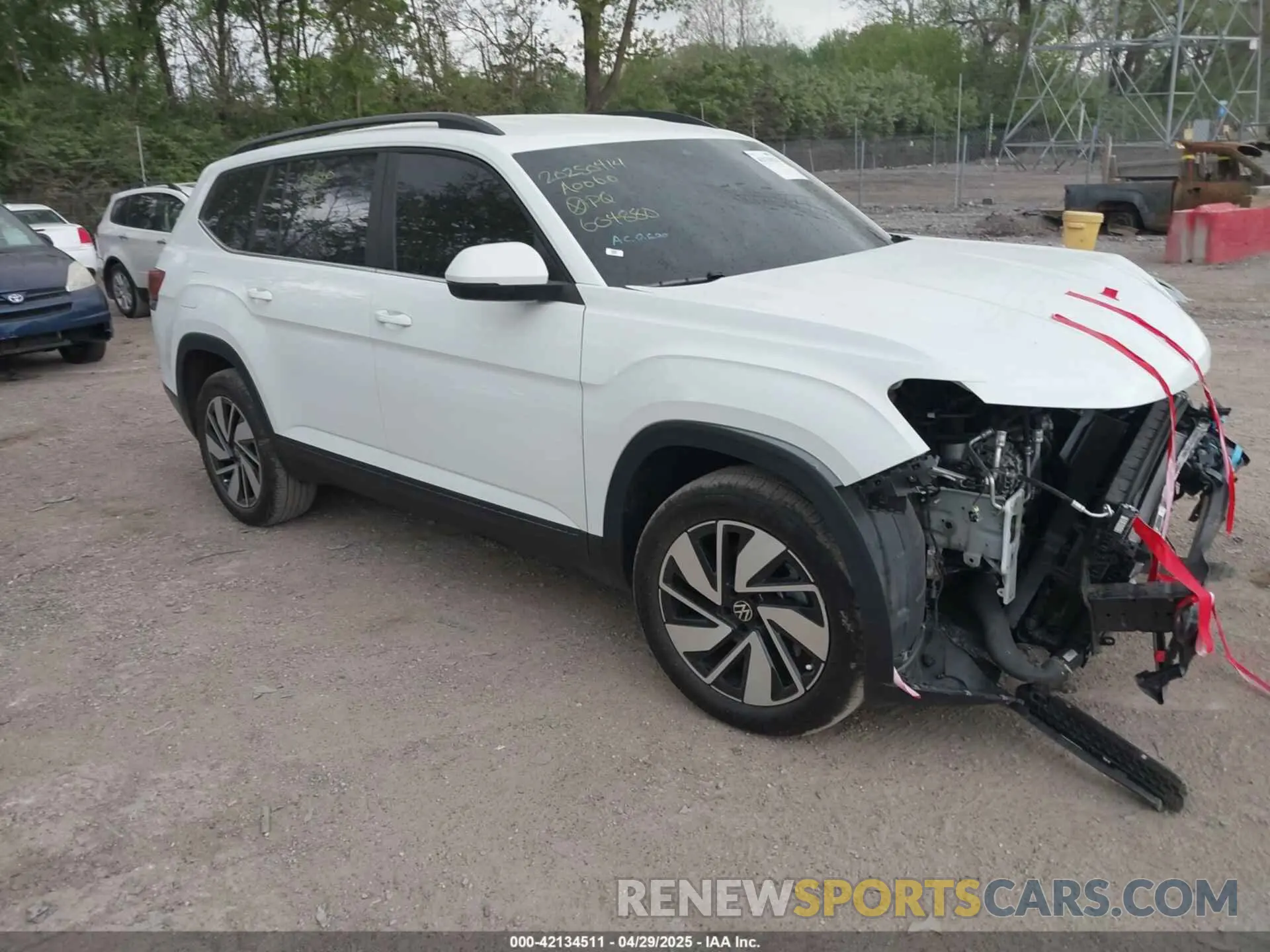 1 Photograph of a damaged car 1V2HR2CA2RC604880 VOLKSWAGEN ATLAS 2024